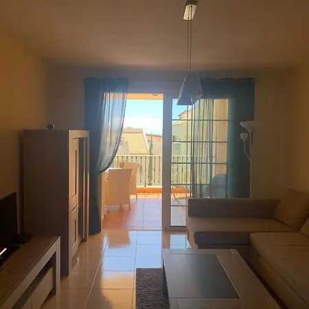Well Refined - Stunning Pool Apartamento